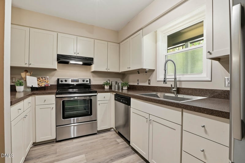 104 Applecross Dr, Cary, NC 27511