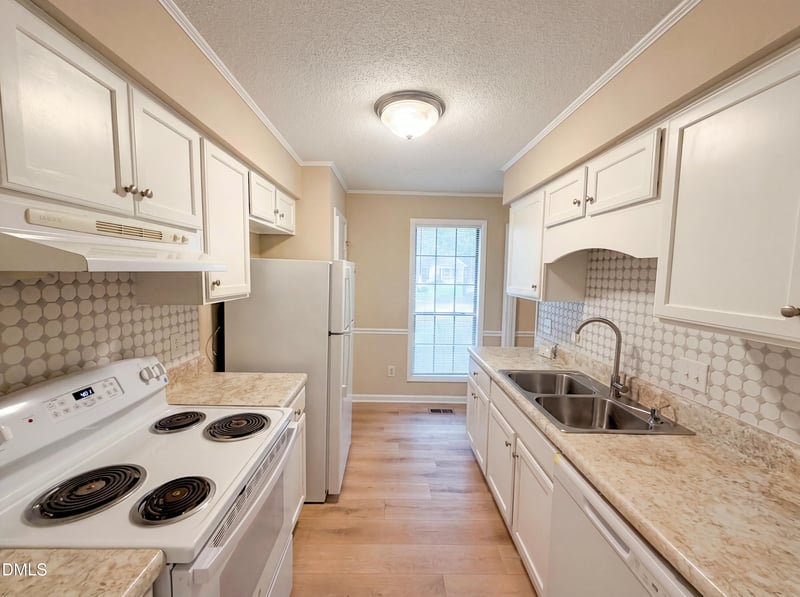 104 Arbuckle Ln, Cary, NC 27511