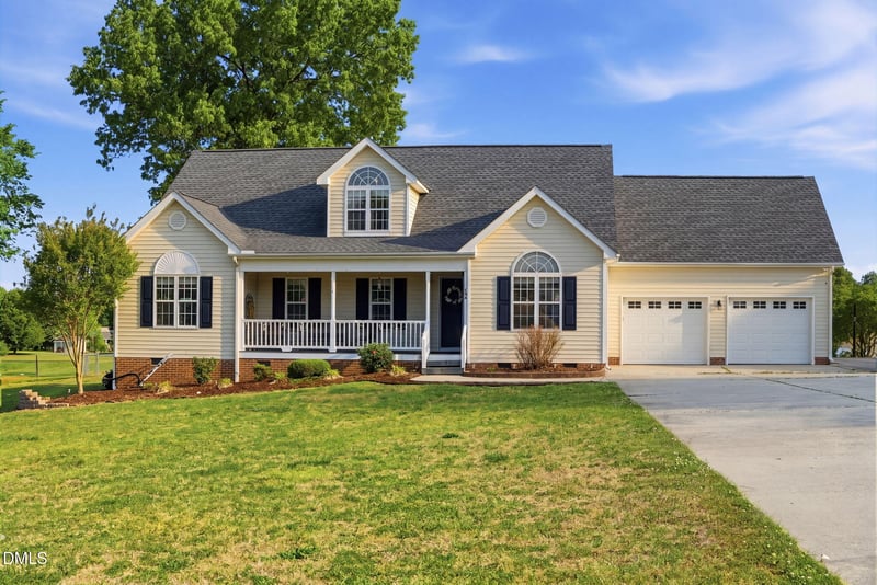104 Churchill Downs Dr, Clayton, NC 27520