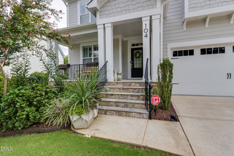 104 Hackamore Ln, Raleigh, NC 27606