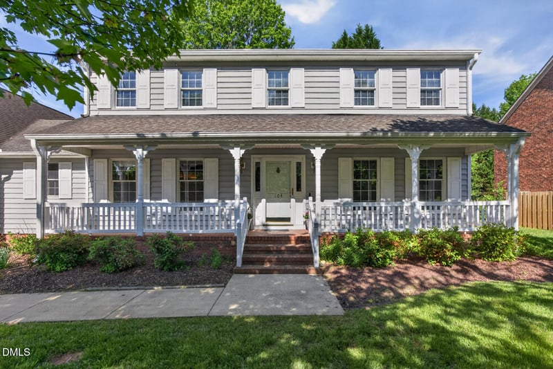 104 Meadowood Dr, Burlington, NC 27215