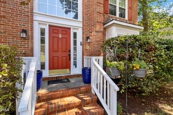 104 Strathburgh Ln, Cary, NC 27518