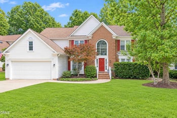 104 Strathburgh Ln, Cary, NC 27518
