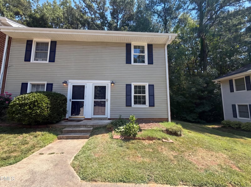 1041 Nottingham Ct, Cary, NC 27511