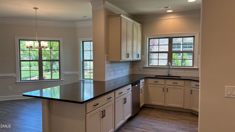 1042 Beechcraft Dr, Mebane, NC 27302