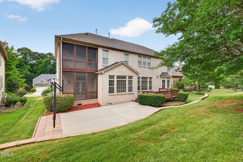 1049 Kennicott Ave, Cary, NC 27513