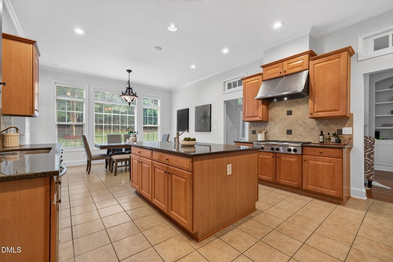 1049 Kennicott Ave, Cary, NC 27513