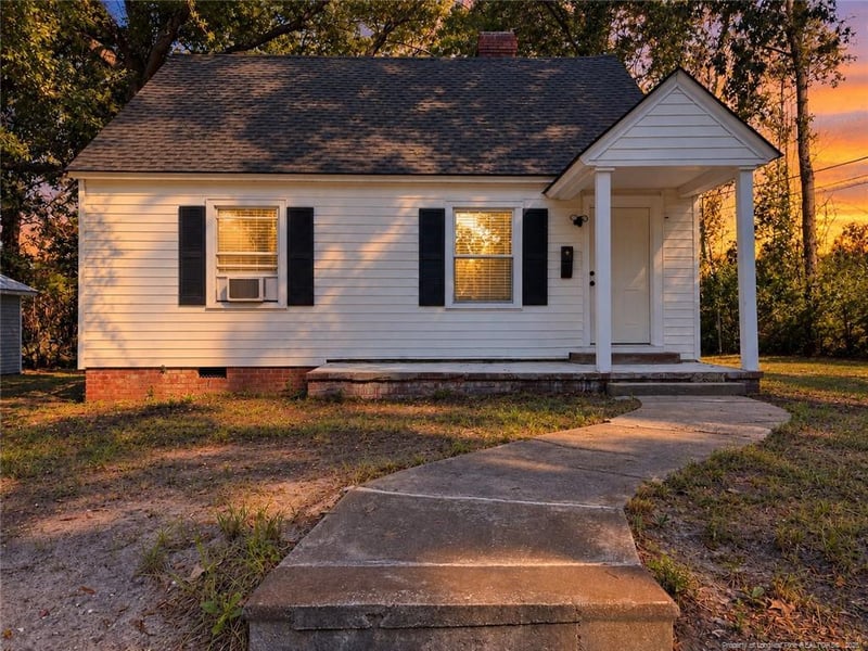 1049 Winslow St, Fayetteville, NC 28306
