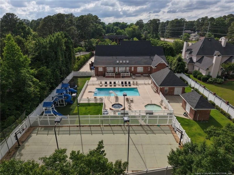 105 Great Oaks Dr, Fayetteville, NC 28303