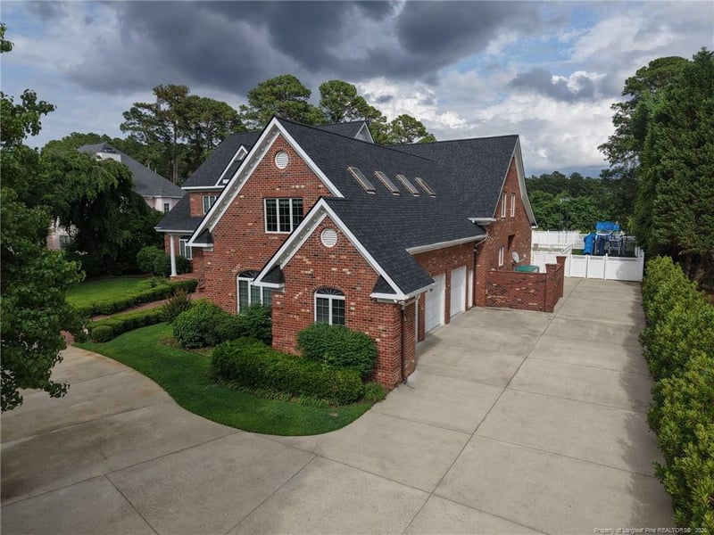 105 Great Oaks Dr, Fayetteville, NC 28303