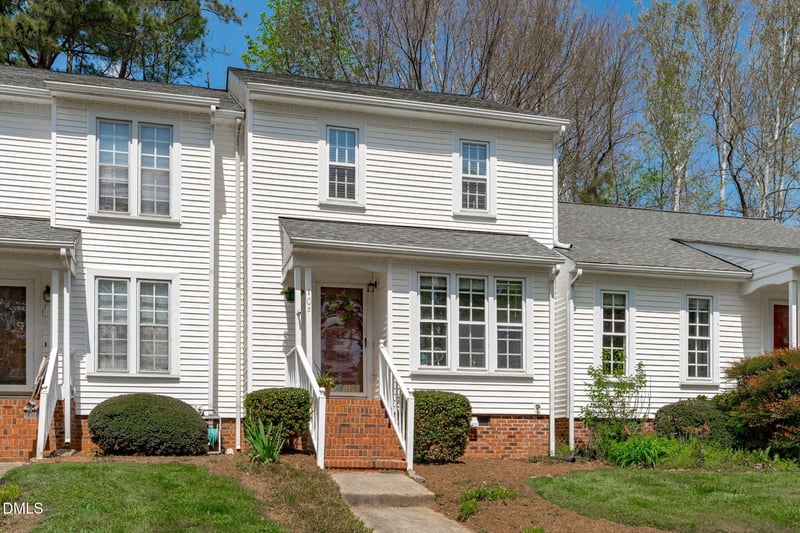 105 Greenmont Ln, Cary, NC 27511
