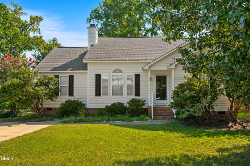 105 Mckenzie Cir, Clayton, NC 27520
