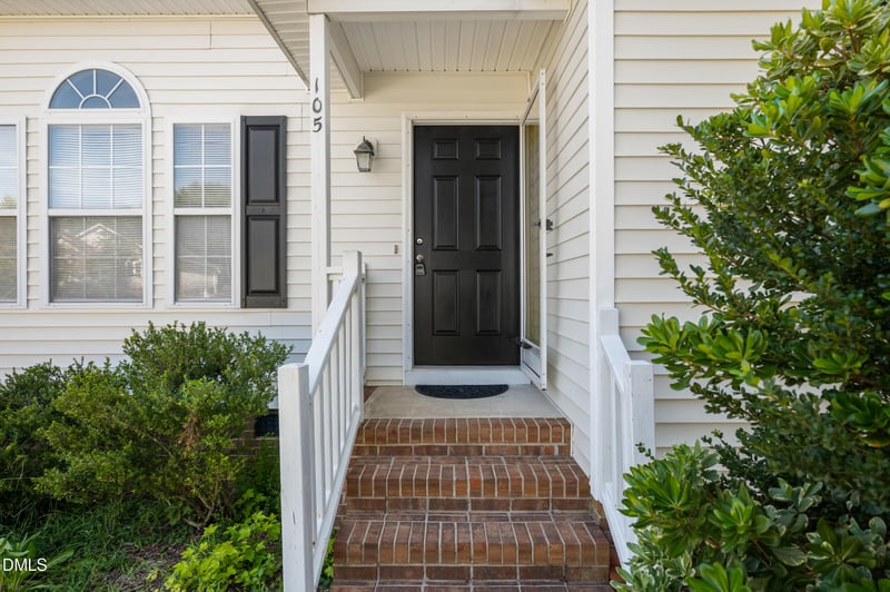 105 Mckenzie Cir, Clayton, NC 27520