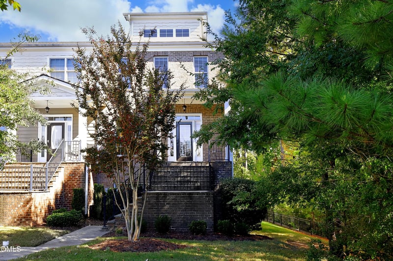 1050 Residents Club Dr, Cary, NC 27519