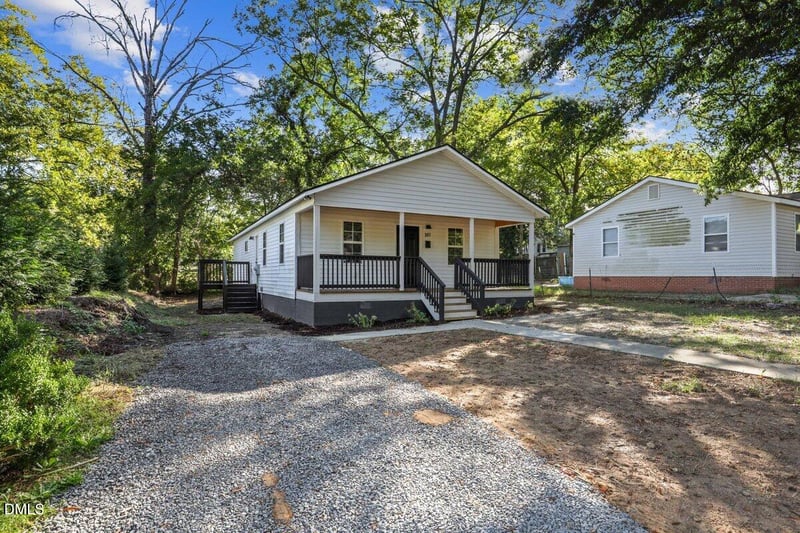 107 S 4th St, Sanford, NC 27330