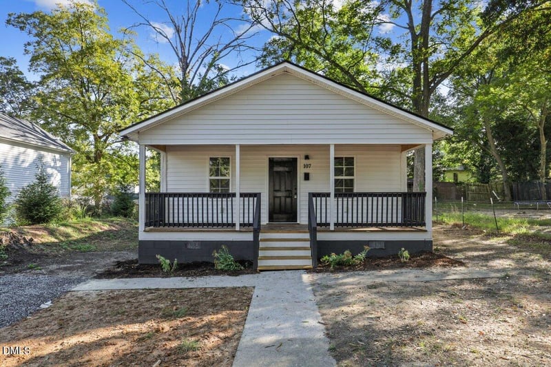107 S 4th St, Sanford, NC 27330