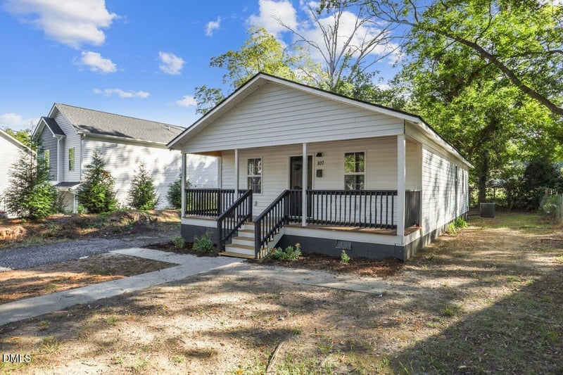 107 S 4th St, Sanford, NC 27330