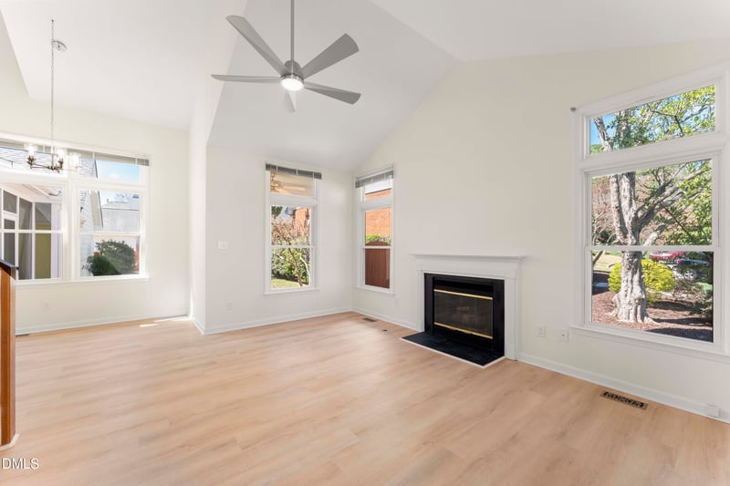 107 Crestpoint Ct, Cary, NC 27513