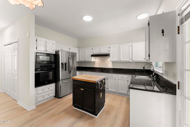 107 Crestpoint Ct, Cary, NC 27513