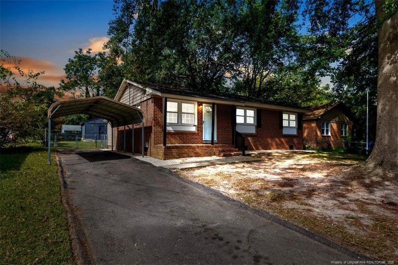 1084 Rulnick St, Fayetteville, NC 28304