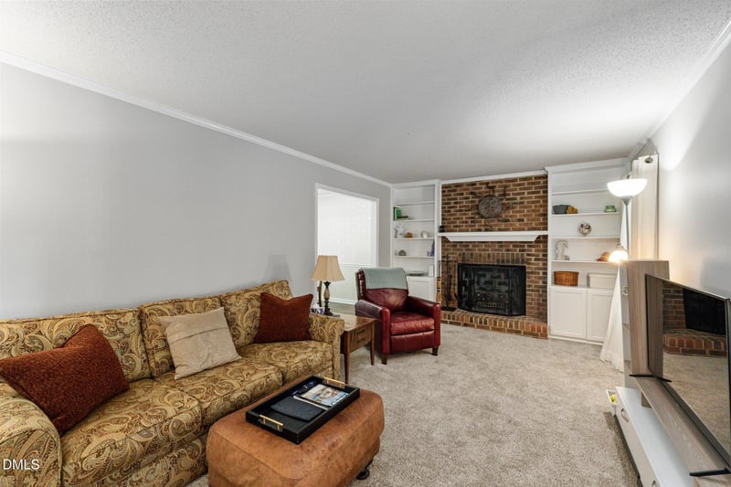 109 Burkwood Ln, Raleigh, NC 27609