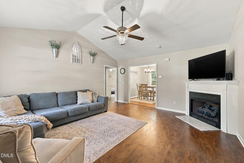 109 Darfield Ct, Clayton, NC 27520