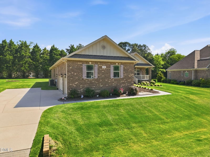 109 W Paige Wynd Dr, Angier, NC 27501