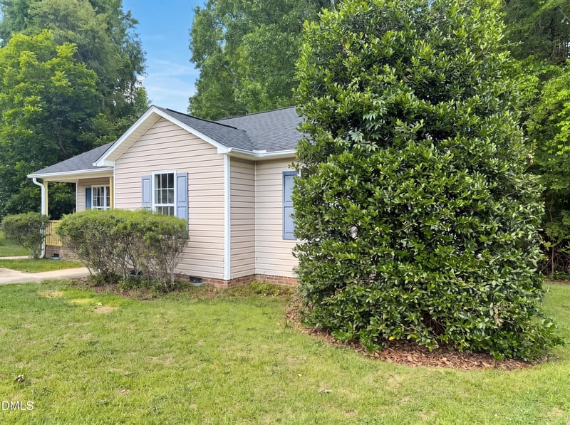 11 N Carolina Ave, Benson, NC 27504