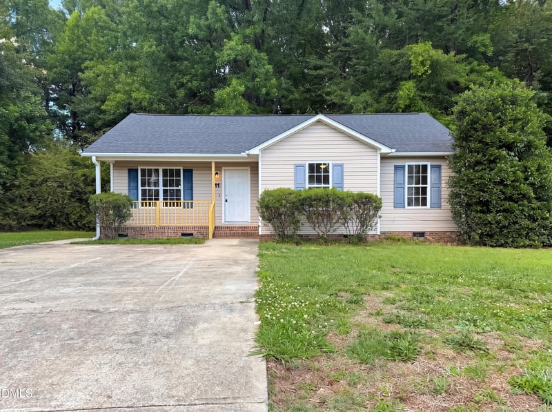 11 N Carolina Ave, Benson, NC 27504