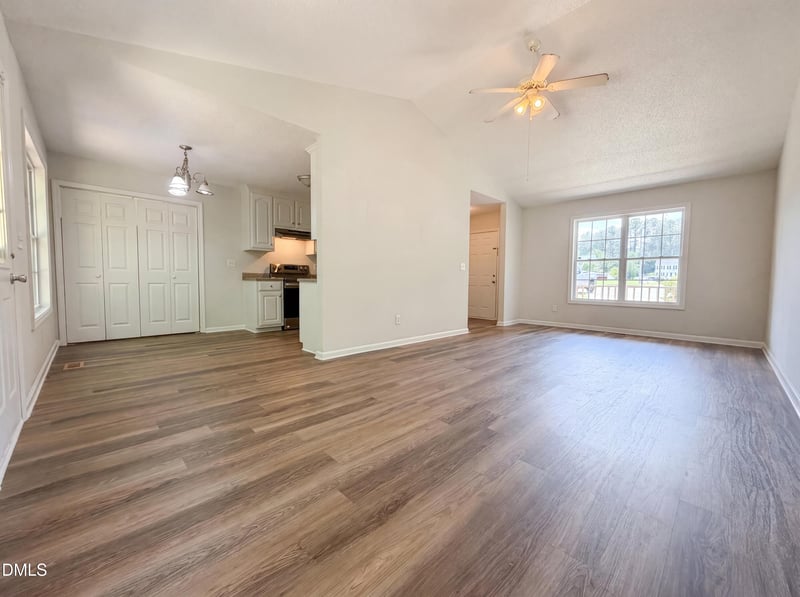 11 N Carolina Ave, Benson, NC 27504