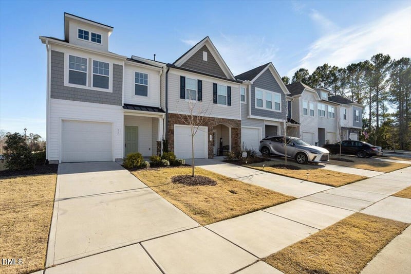11 Wildflower Cir, Clayton, NC 27520