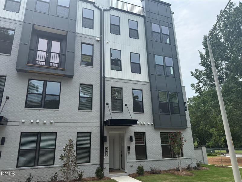 110 Byrum St #108, Cary, NC 27511