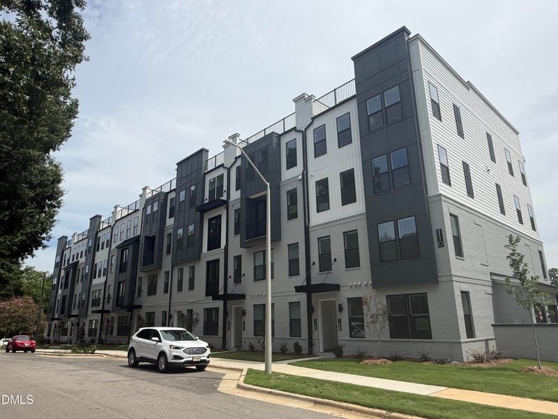 110 Byrum St #307, Cary, NC 27511