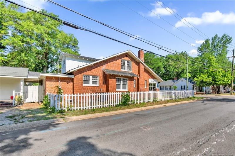 1101 Branson St, Fayetteville, NC 28305