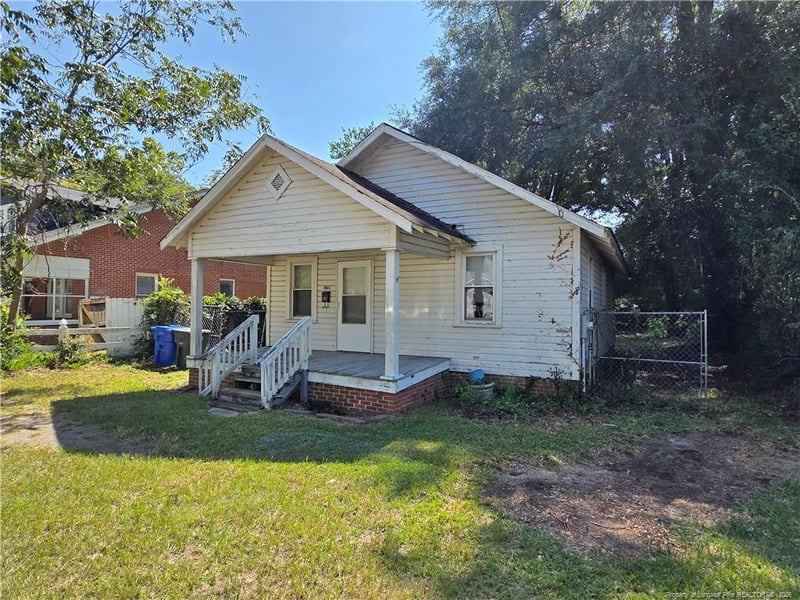 1103 Branson St, Fayetteville, NC 28305