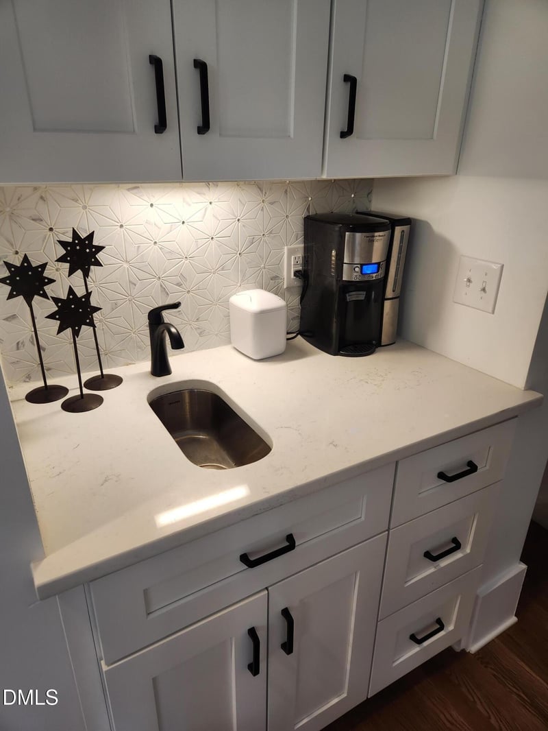 1105 Mordecai Dr, Raleigh, NC 27604