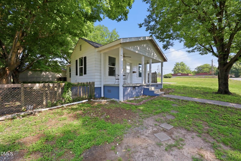 111 Markham St, Burlington, NC 27215