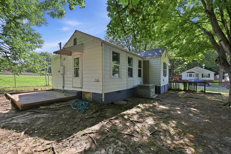 111 Markham St, Burlington, NC 27215
