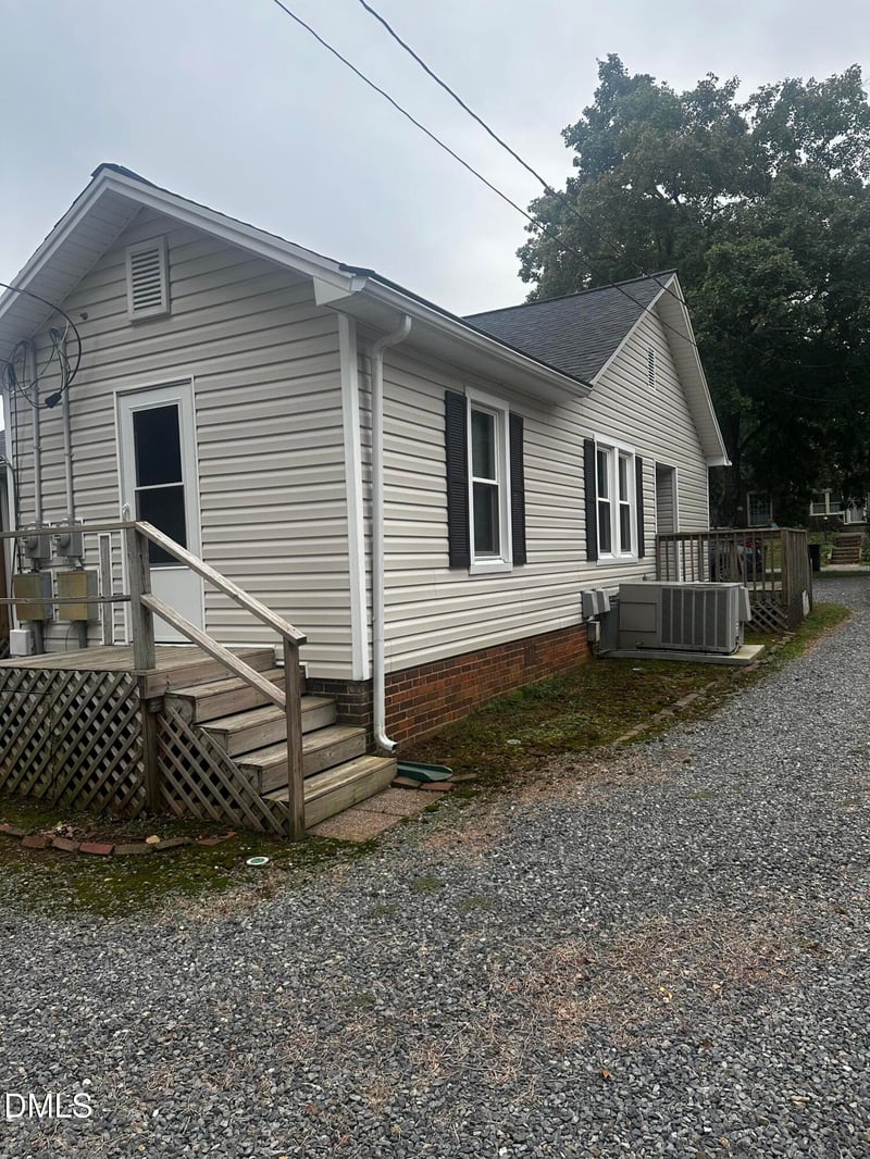 111 W Summit Ave, Burlington, NC 27215