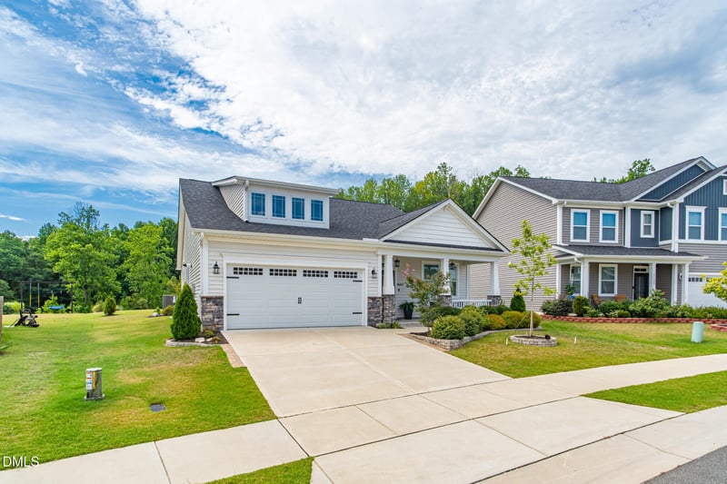 1112 Quindell Dr, Holly Springs, NC 27540