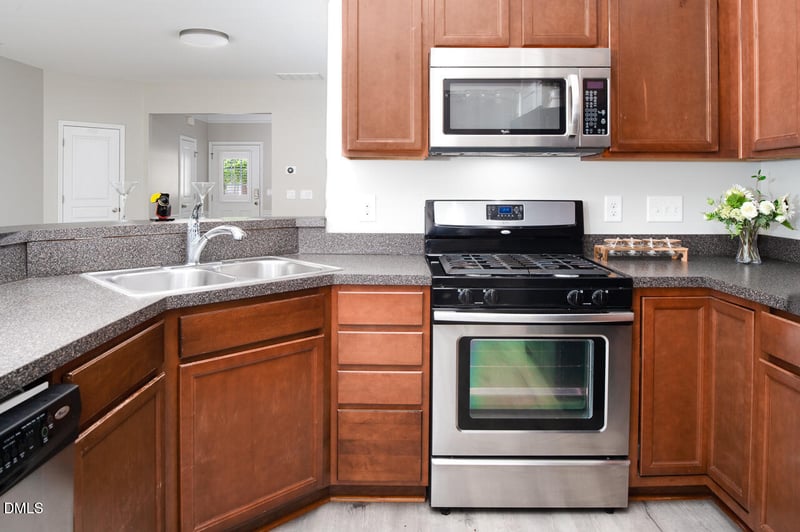 1116 Kingston Grove Dr, Cary, NC 27519