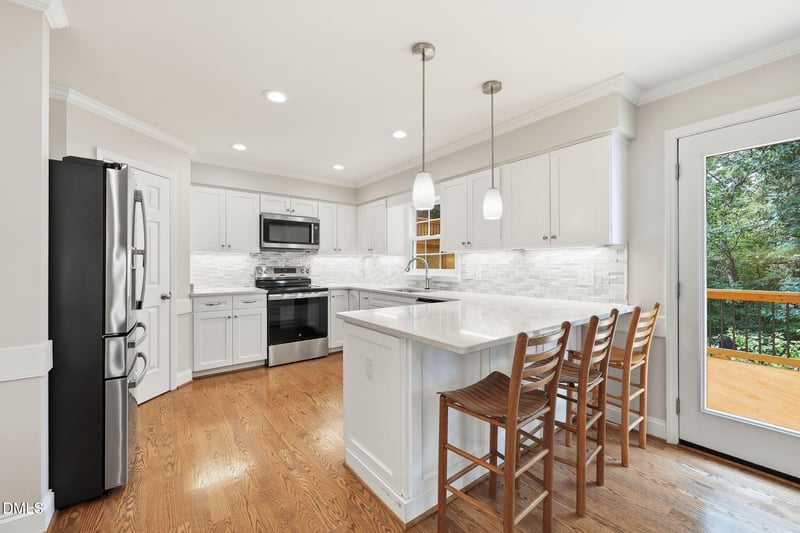 112 Waterfall Ct, Cary, NC 27513