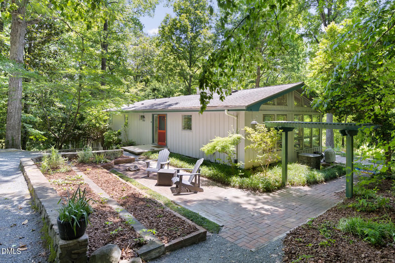 1120 Sourwood Dr, Chapel Hill, NC 27517