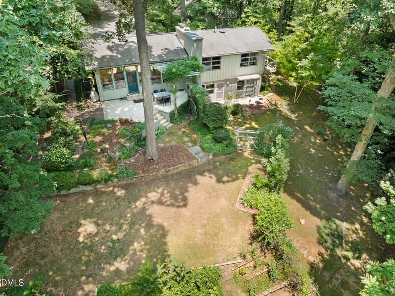 1120 Sourwood Dr, Chapel Hill, NC 27517