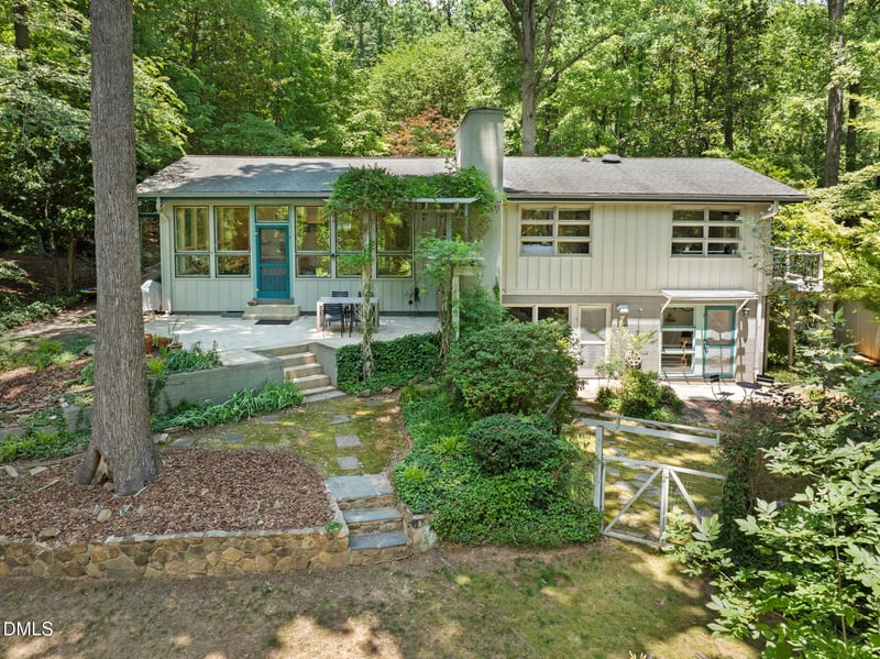 1120 Sourwood Dr, Chapel Hill, NC 27517