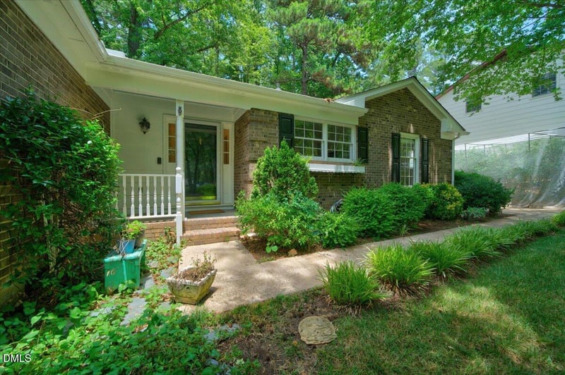 1120 Whippoorwill Ln, Raleigh, NC 27609