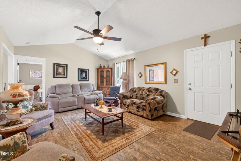 113 Crosswinds Dr, Selma, NC 27576