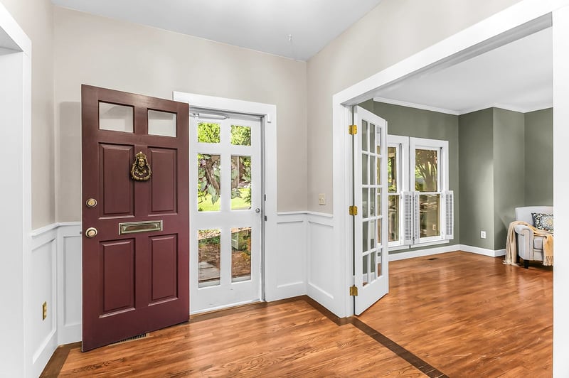 114 N Occoneechee St, Hillsborough, NC 27278