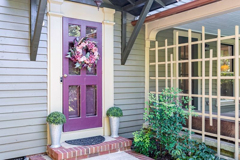114 N Occoneechee St, Hillsborough, NC 27278
