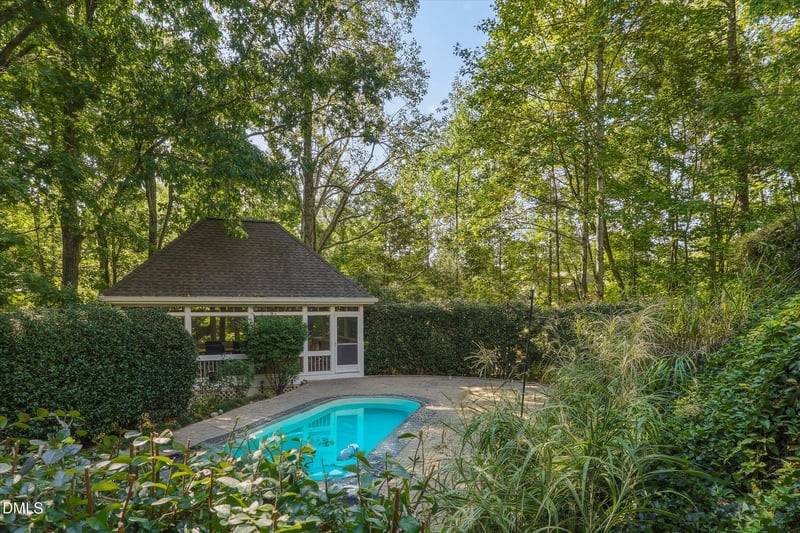 11417 Governors Dr, Chapel Hill, NC 27517